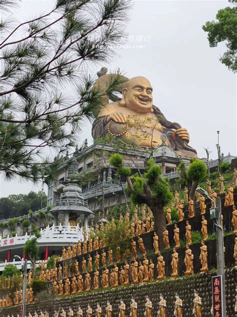 大尊彌勒佛|雲林。斗六》湖山巖湖山寺。銅光閃閃的十層樓高巨大。